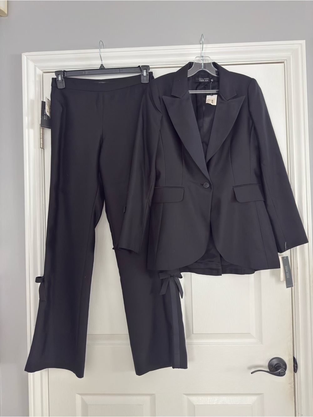 Vintage Rickie Freeman Teri Jon Black Silk Wool Pantsuit Size 4 NWT Bow Hem